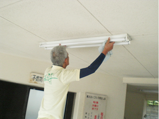 蛍光灯、照明の清掃