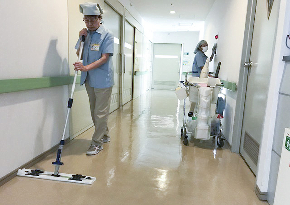 早良区小田部の病院清掃スタッフイメージ